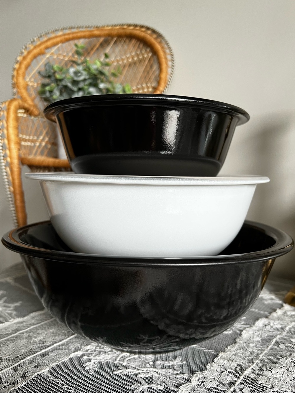 Vintage Pyrex Glass Nesting Bowls Black and White Like New